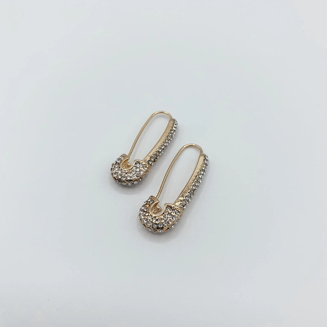 Indie Mae Sparkly Safety Pin Jewelry 7 Indie Mae Sparkly Safety Pin Jewelry